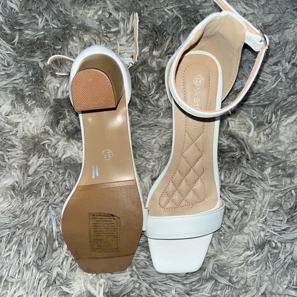 WHITE STRAP SANDALS 8.5 - Picture 5 of 6